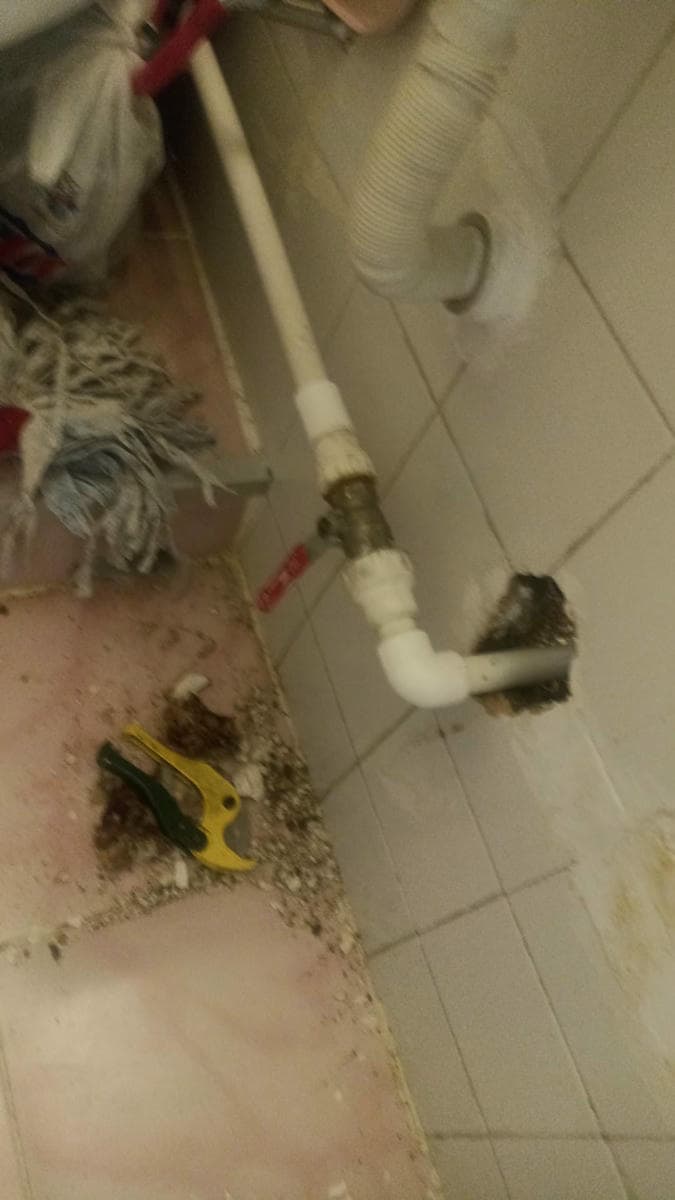 Su borusu çekme işlemi